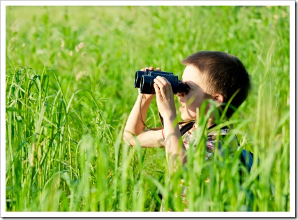 Child_Looking_With_Binoculars